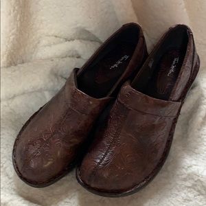 Thom McAn Brown Slip On Clogs. Women’s size 10